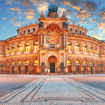 La Semperoper de Dresde au crépuscule, illustrant la logistique de Nexline en Allemagne