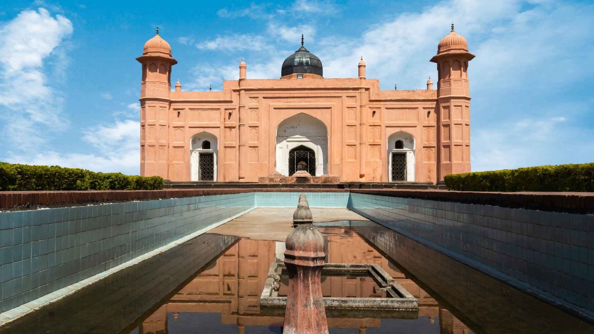 Lalbagh Fort, an emblem of Dhaka and a cultural landmark at the heart of Nexline Bangladesh’s environment.