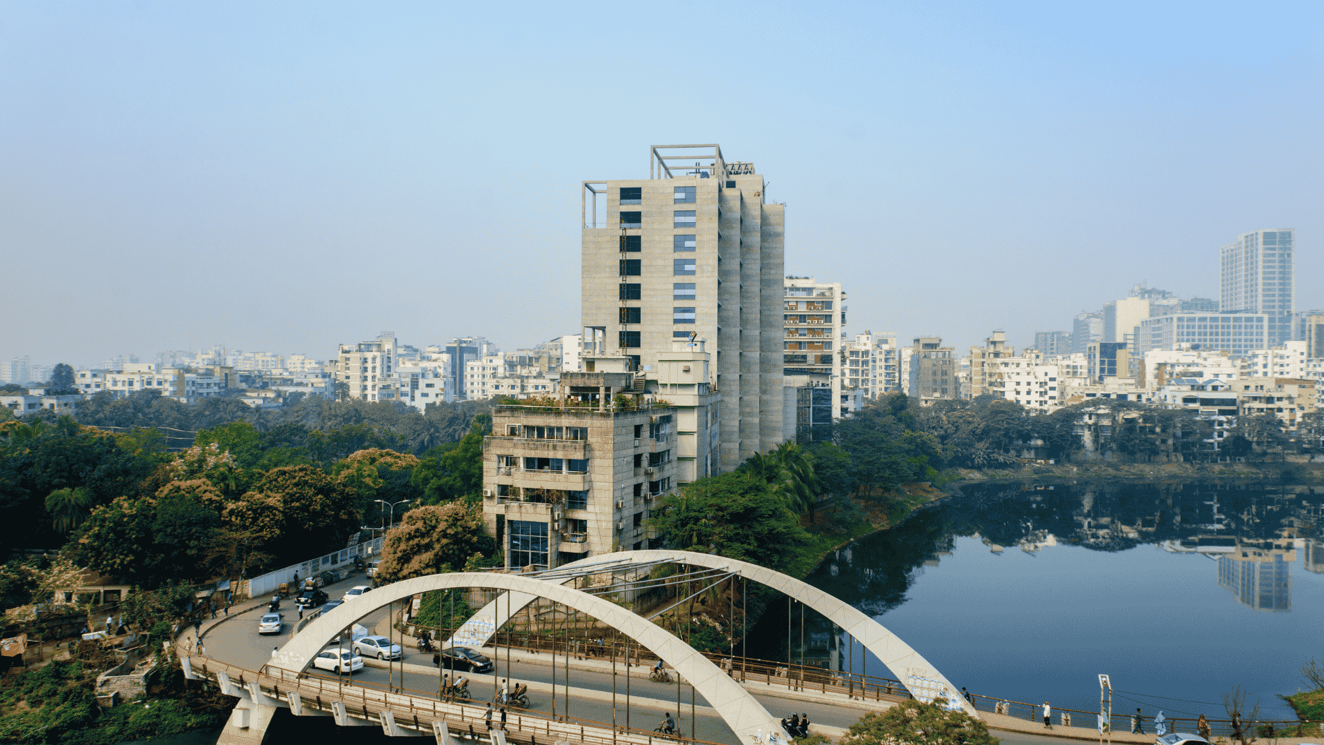 Environnement professionnel à Dhaka où Nexline gère les exportations avec Md. Sabbir Hossain