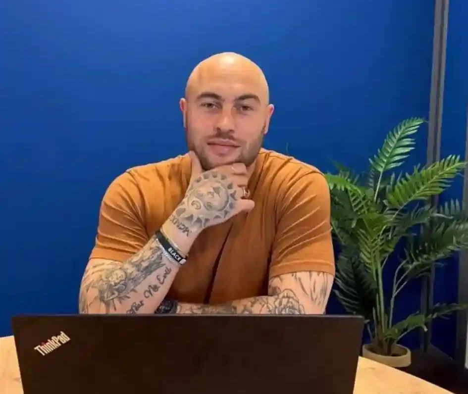 Profil commercial en logistique internationale chez Nexline Group illustrant le recrutement transport international et le développement commercial